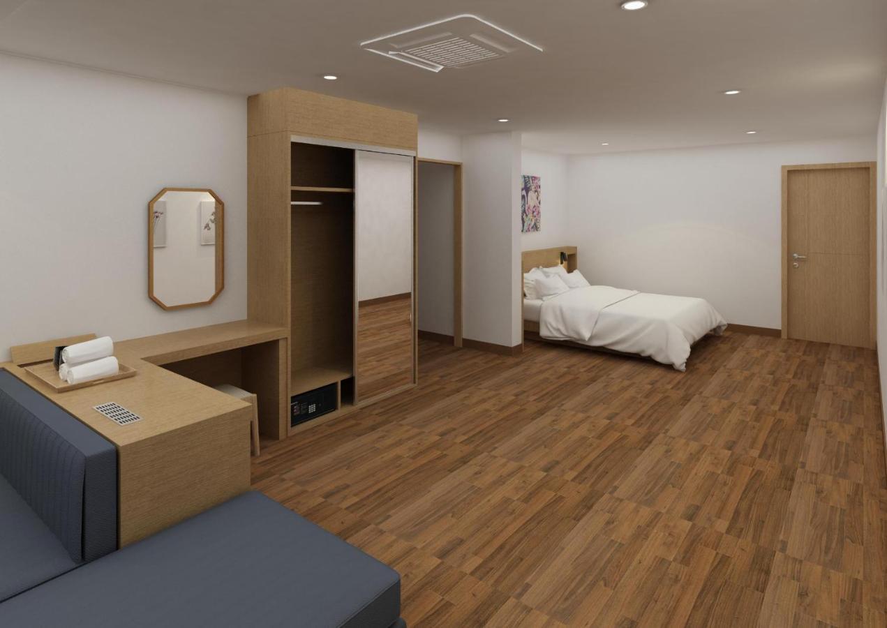 B&Beach Tourist Hotel Йосу Екстер'єр фото