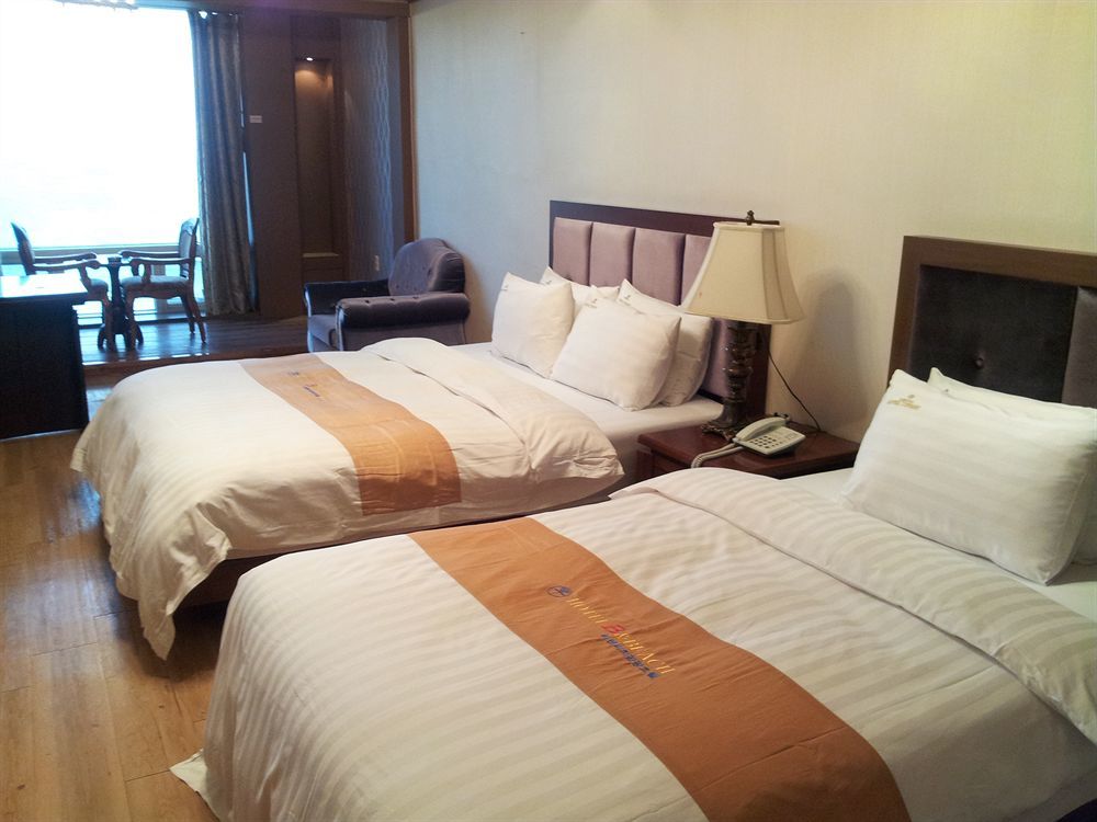 B&Beach Tourist Hotel Йосу Екстер'єр фото