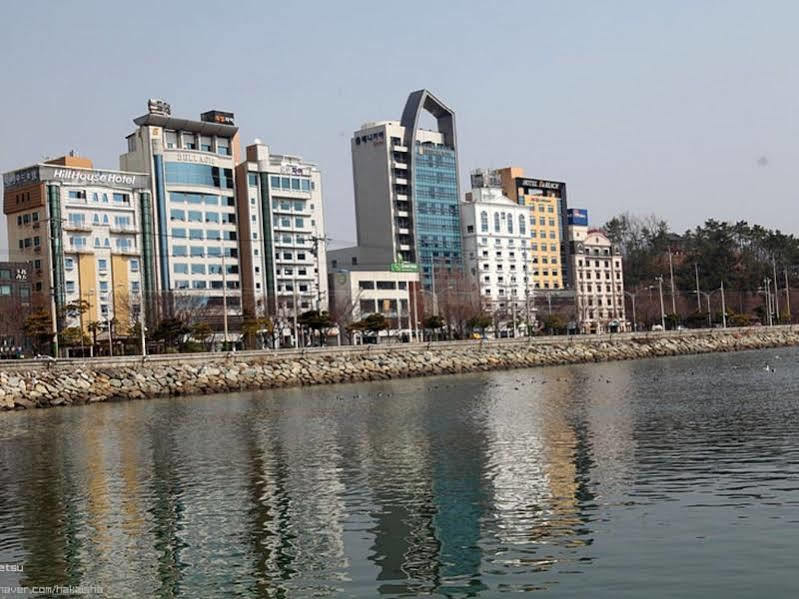 B&Beach Tourist Hotel Йосу Екстер'єр фото