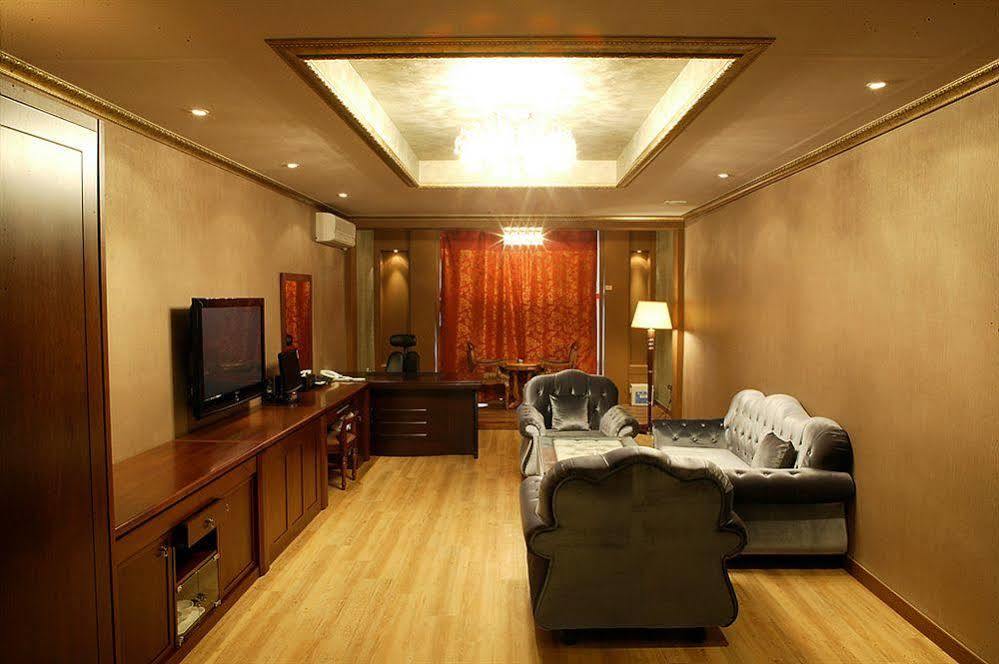 B&Beach Tourist Hotel Йосу Екстер'єр фото